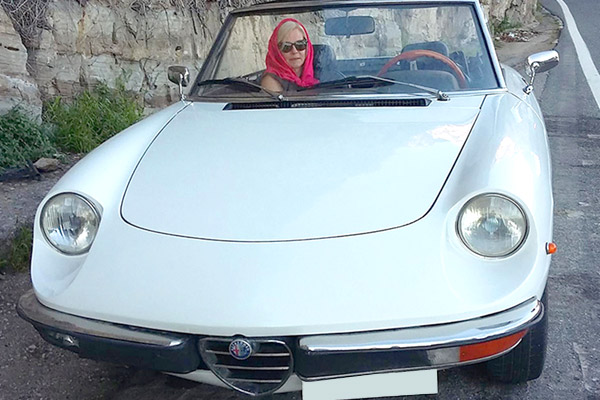 Alfa Romeo 1974 Convertible - Hire Car Amalfi